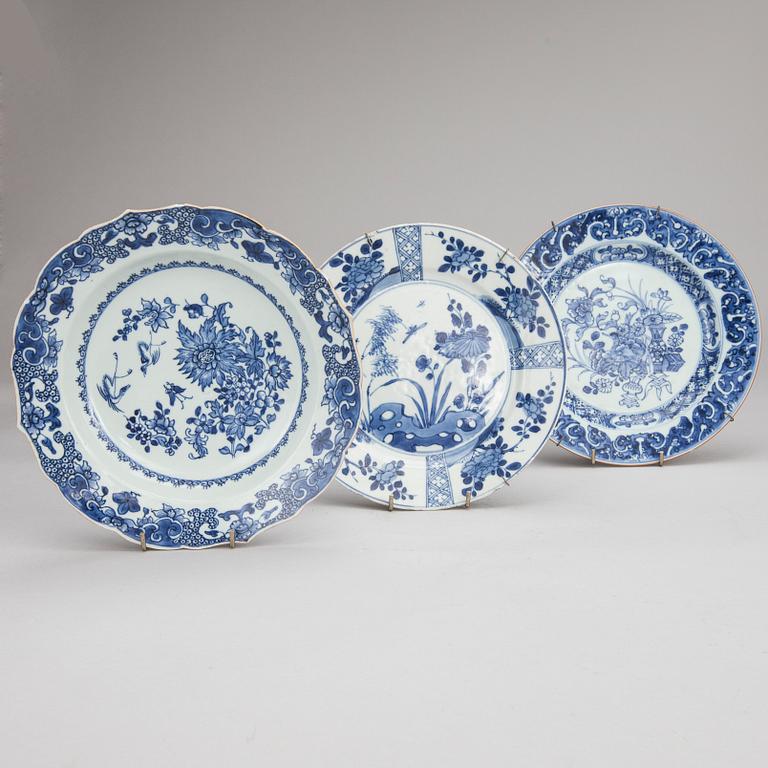 TALLRIKAR, 3 st, porslin, Qianlong (1736-1795) Kina.