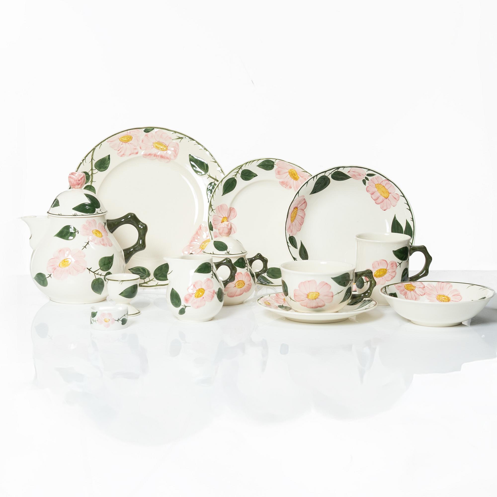 A 110-piece 'Wild rose' porcelain tea and dinner service, Villeroy & Boch, Germany.