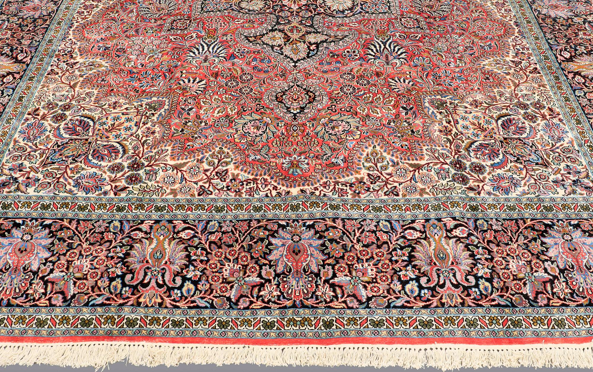 MATTA, Kashmir silke, ca 442 x 306 cm.