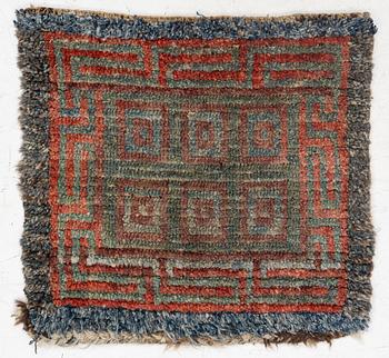 Matta, antik sk "Khagangma" Wangden, Tibet, ca 62 x 68 cm.