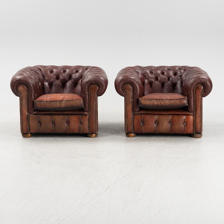 Fåtöljer, ett par, Chesterfield modell. 1900-talets andra hälft.