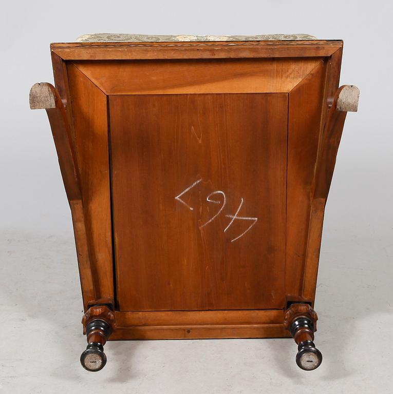 KARMFÅTÖLJ, orientalisk, sent 1800-tal.