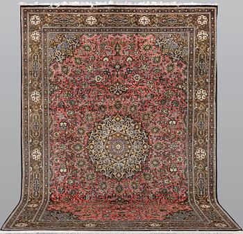 A part silk Qum carpet, ca 297 x 207 cm.