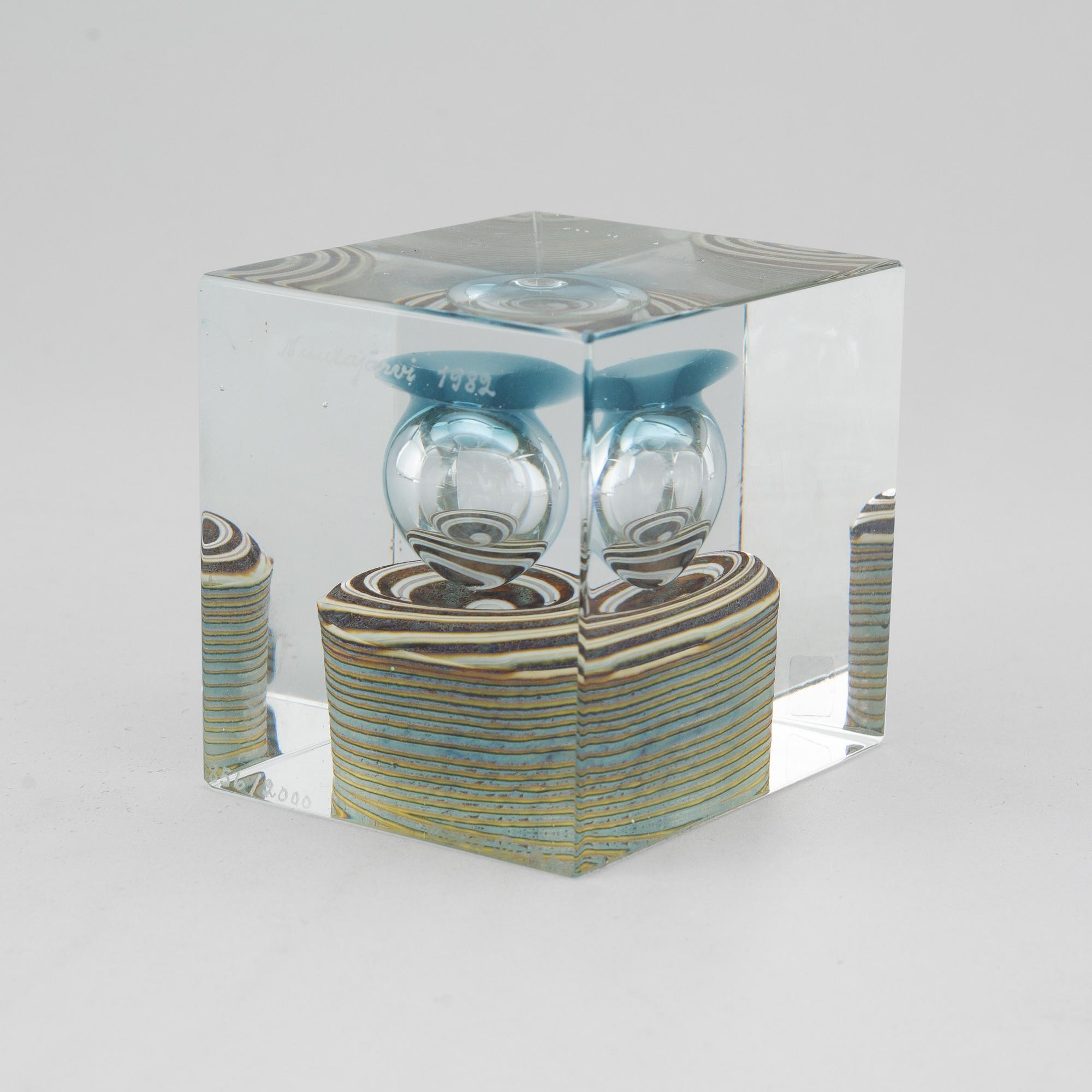 OIVA TOIKKA, an annual glass cube, Nuutajärvi, Finland 1982.