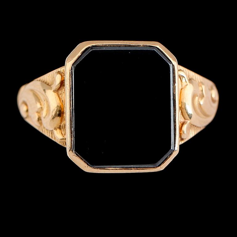 KLACKRING, 18K guld, svenska stämplar KG 1959. Onyx. Vikt ca 7 g.