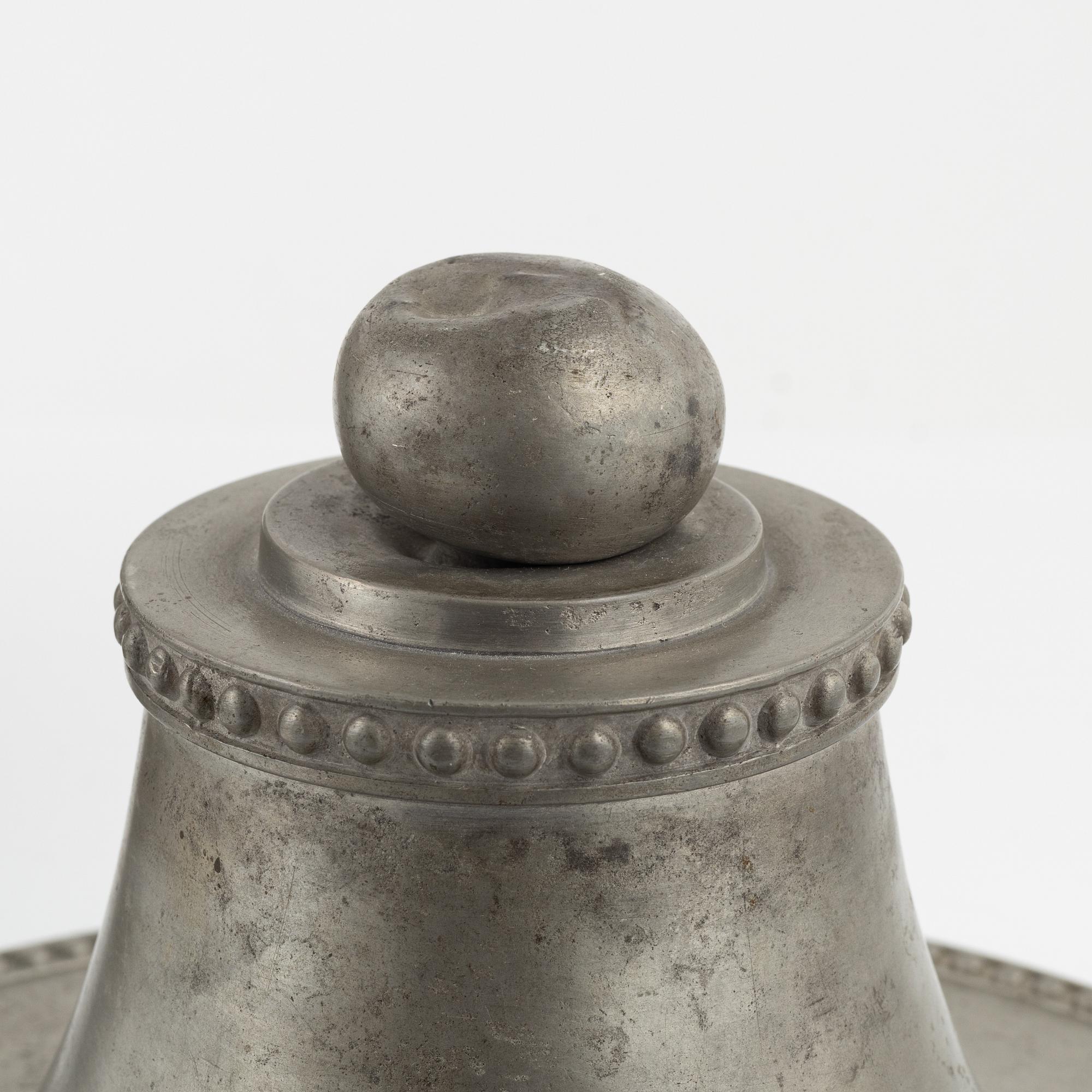 Terrin med lock och fat, tenn, 1800-tal.