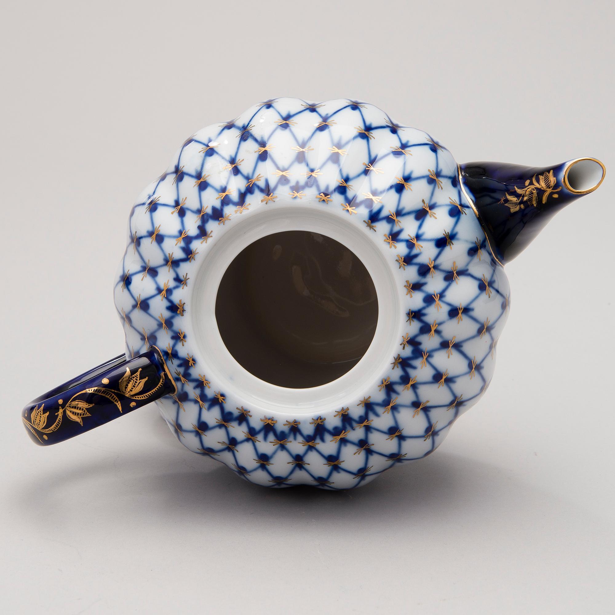 A 7-piece 'Cobalt Net' tea set in porcelain from Lomonosov, USSR.