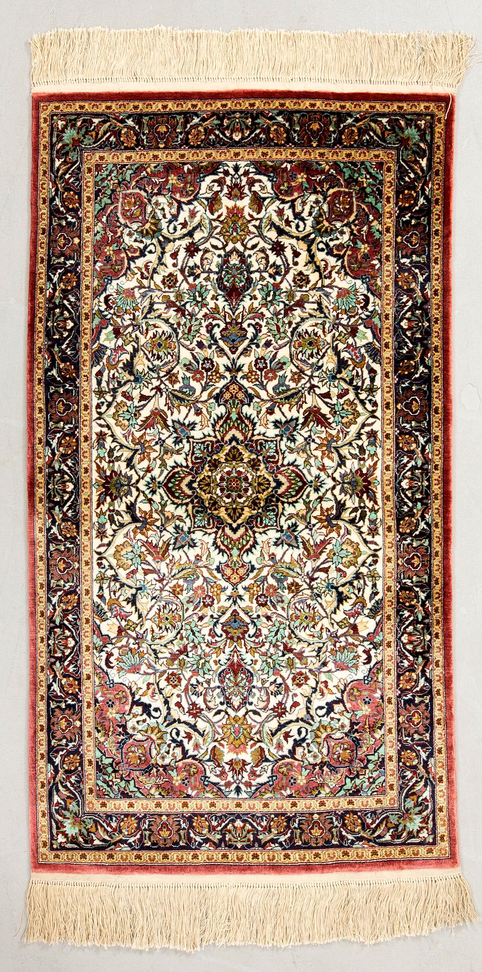 Matta Hereke silke ca 125x70 cm.