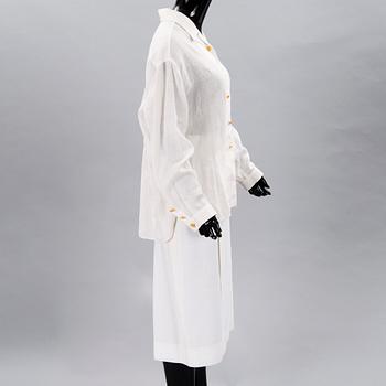 A White Linnen Blouse and a Skirt.