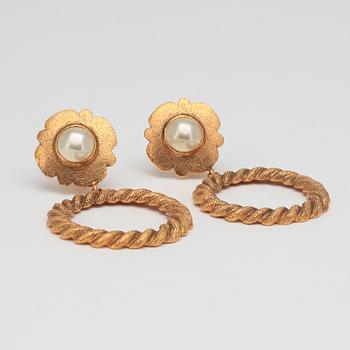 459. CHANEL, a pair of earclips.