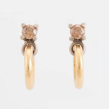 18K gold earrings, Sandberg, with brown brilliant cut diamonds.