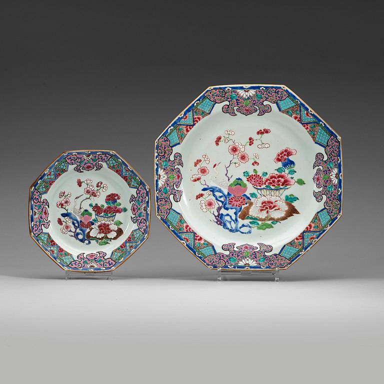 A serving dish and six famille rose dinner plates, Qing dynasty, Qianlong (1736-95).