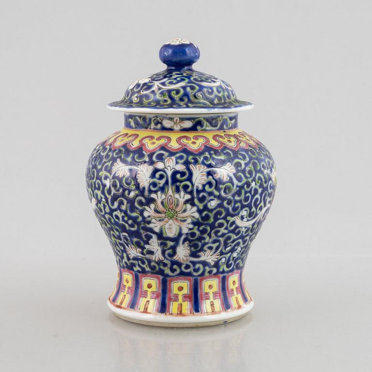 A famille rose vase, Qing dynasty, 19th century, also a jar with cover 20th century.