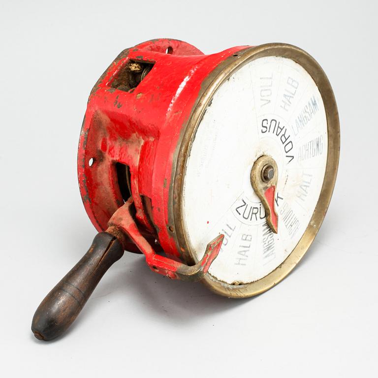 An enginge order telegraph made by W Schulz from the second half of the 20th century.