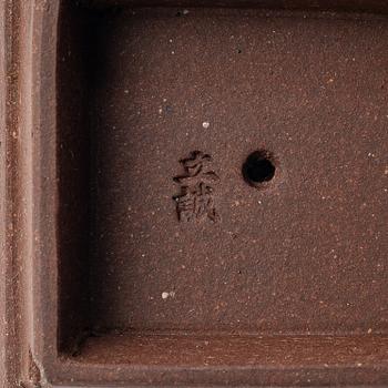 A Chinese square yixing teapot, early 20th century.