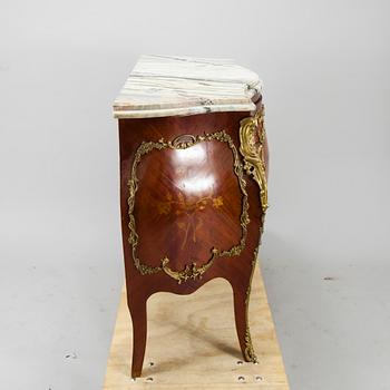 BYRÅ, rokokostil, 1900-talets senare hälft.