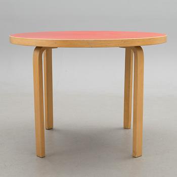 ALVAR AALTO, PÖYTÄ, 1960/70-luku ja TUOLIA, 4 kpl malli 69, Artek, 2000-luku.