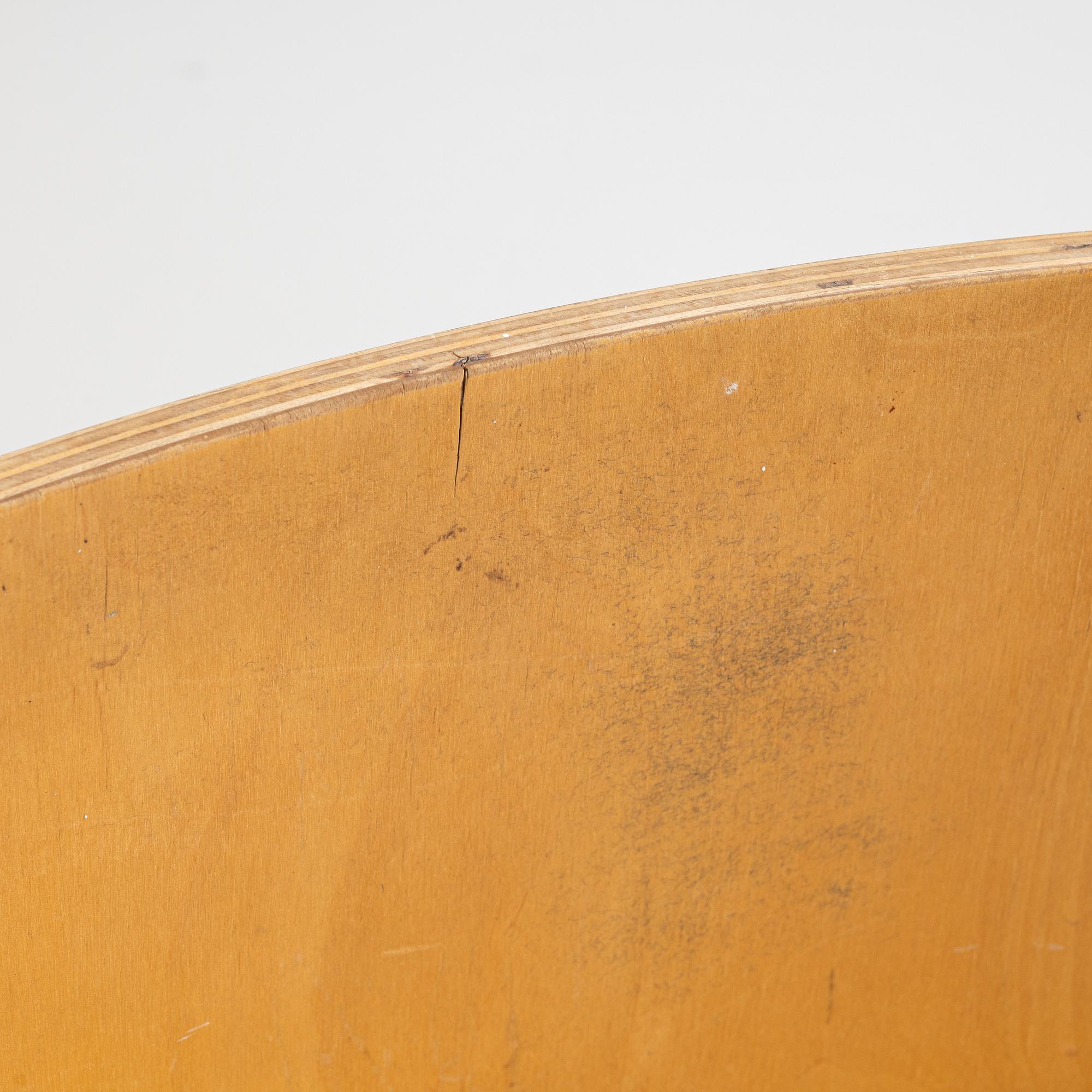 Alvar Aalto, stolar, 3 st, modell 66, samt matbord, Artek, Finland.