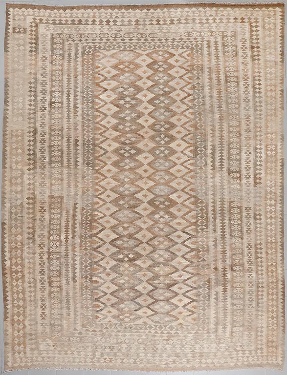 A kelim rug, ca 400 x 307 cm.