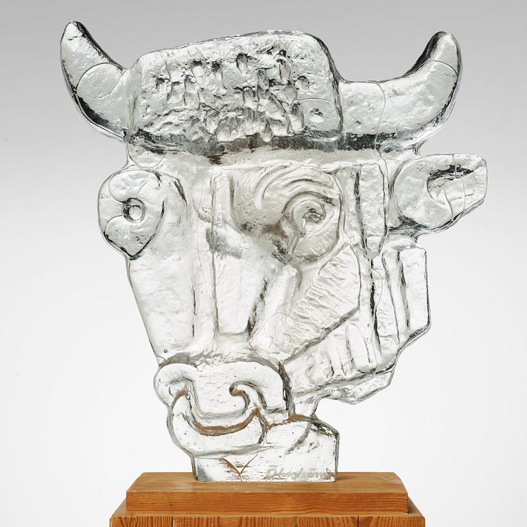 Edvin Öhrström, a cast glass sculpture of a bull's head, Lindshammar, Sweden 1950's.