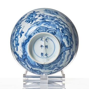 A blue and white bowl, Qing dynasty, Kangxi (1662-1722).