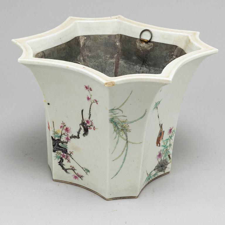 YTTERFODER, porslin. Kina, tidigt 1900-tal.