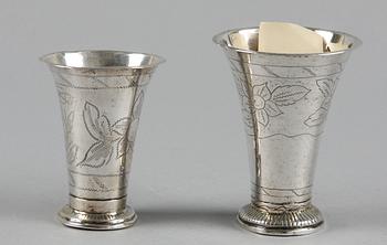 BÄGARE, 2 st, silver, Johan Lyberg, Ulricehamn, en stämplad 1807. 94g.