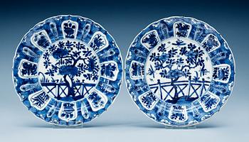 1813. A pair of blue and white dishes, Qing dynasty, Kangxi (1662-1722).
