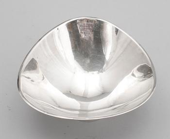 SKÅL, sterlingsilver, Gustaf Jansson, CG Hallberg, Stockholm 1957. Vikt 165 g.