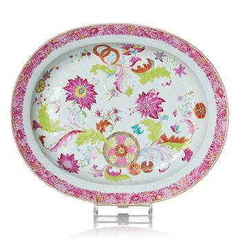 1052. A large famille rose 'pseudo tobacco leaf' serving dish, Qing dynasty, Qianlong (1736-95).