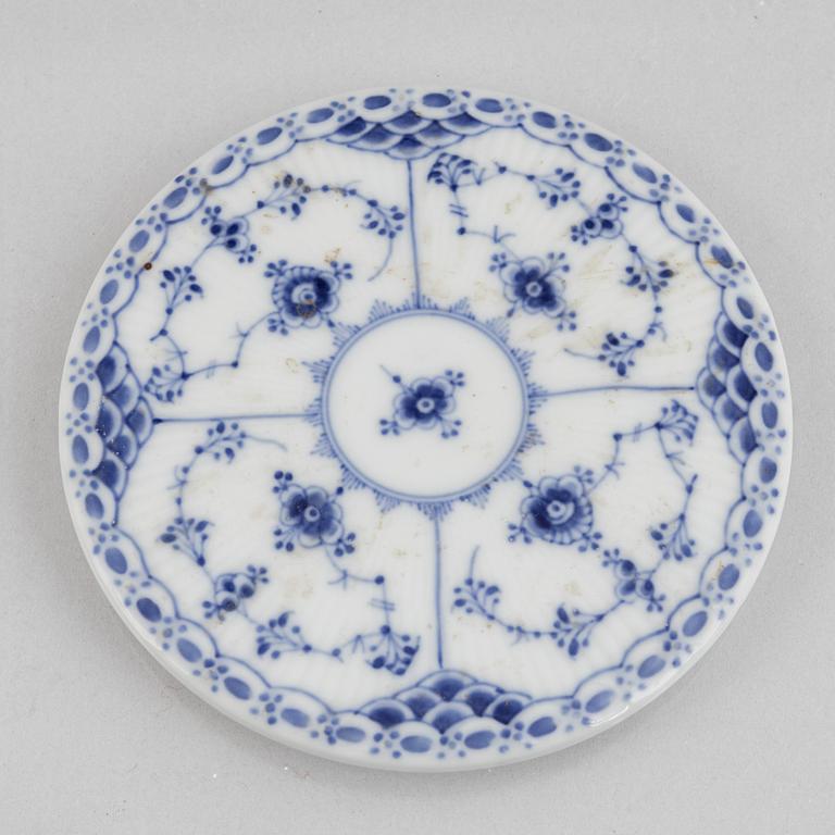 Four porcelain pieces of half lace "Musselmalet", Royal Copenhagen, Denmark, 1894-1945.