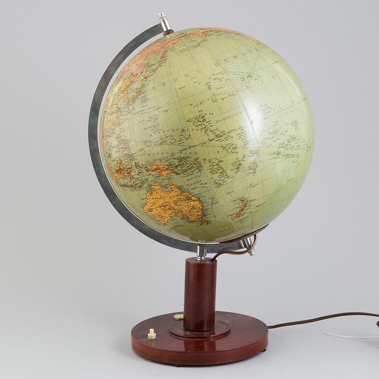 A mid 20th century lamp globe.
