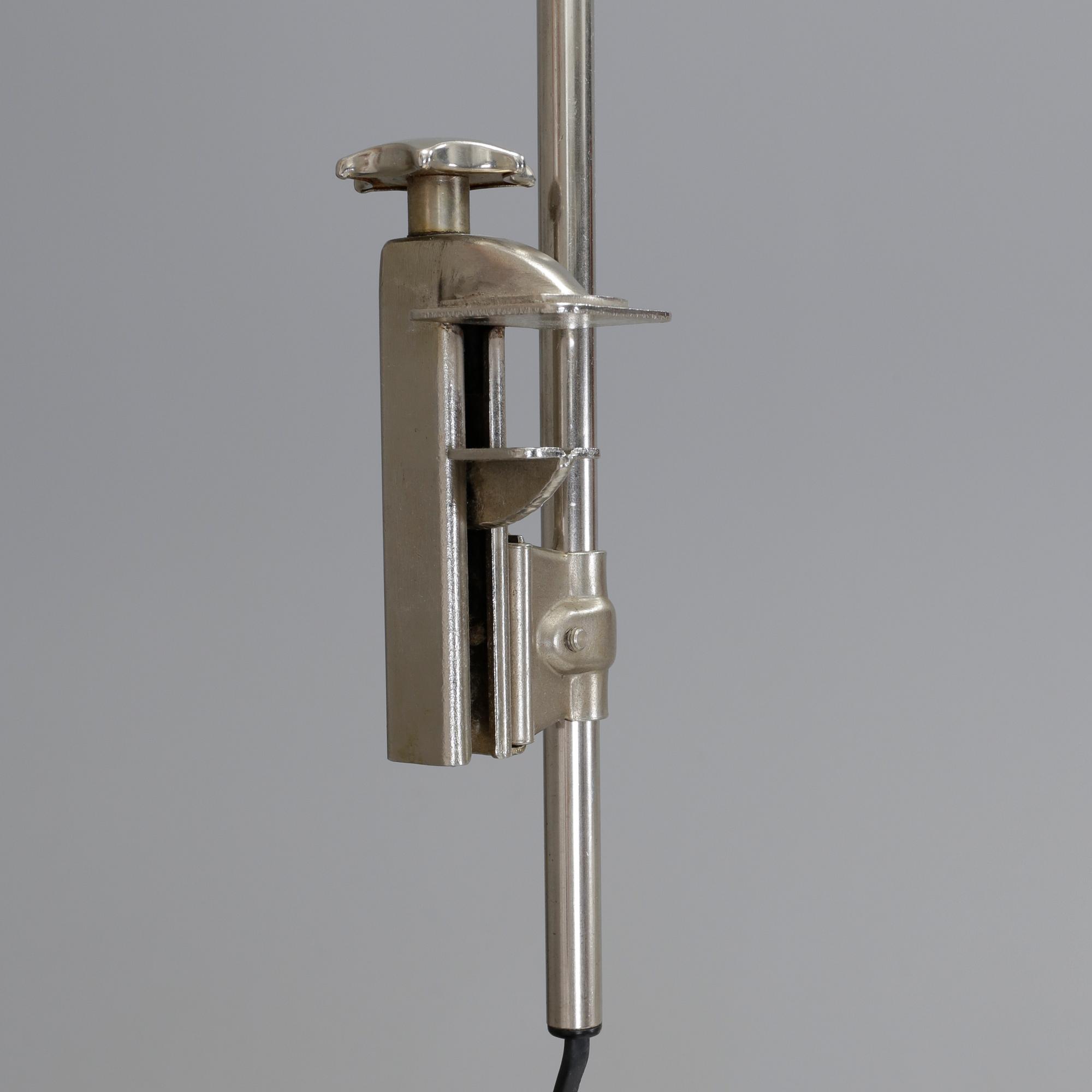 BORDSLAMPA, metall, Triplex lillpendel, Johan Petter Johansson. Sannolikt 1930-40-tal.