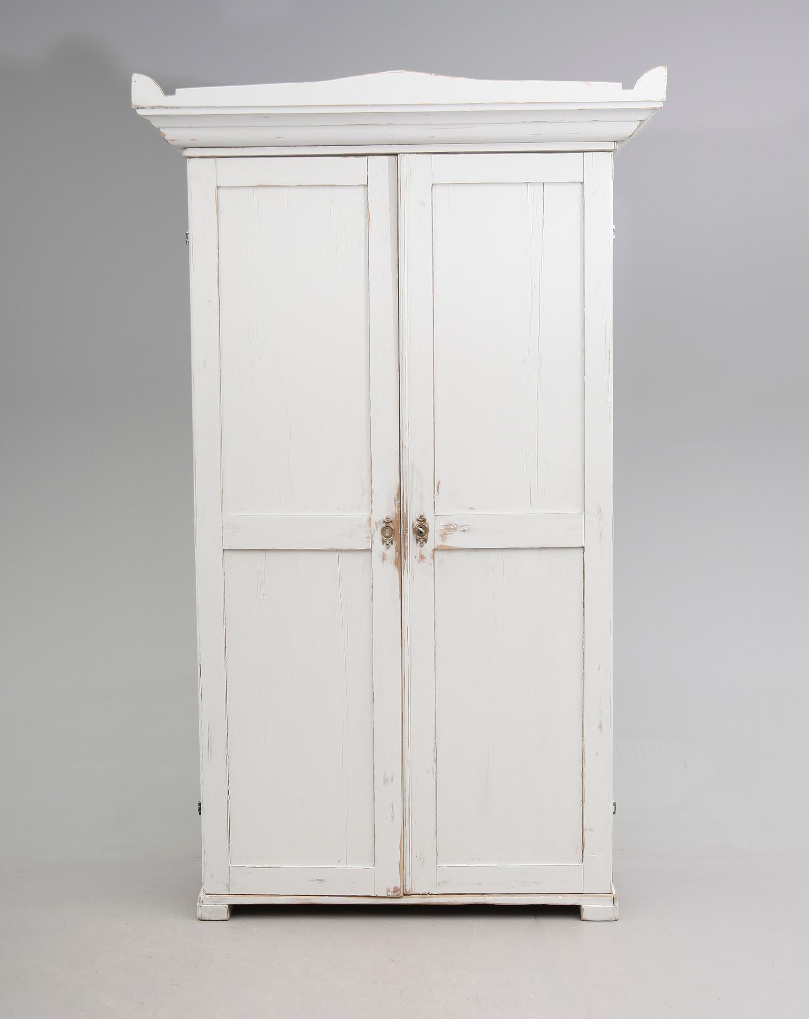 KLÄDSKÅP, 1800-talets mitt.