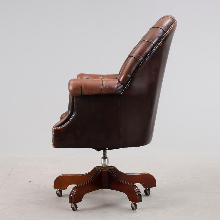 SKRIVBORDSSTOL, Chesterfield modell, sent 1900-tal.