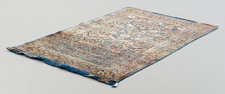 SEMI-ANTIQUE SILK KASHAN SOUF (in relief). 197,5 x 132 cm.