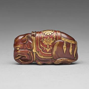 708. A bronze sculpture/snuffbox in the shape of an elephant, 19th century.