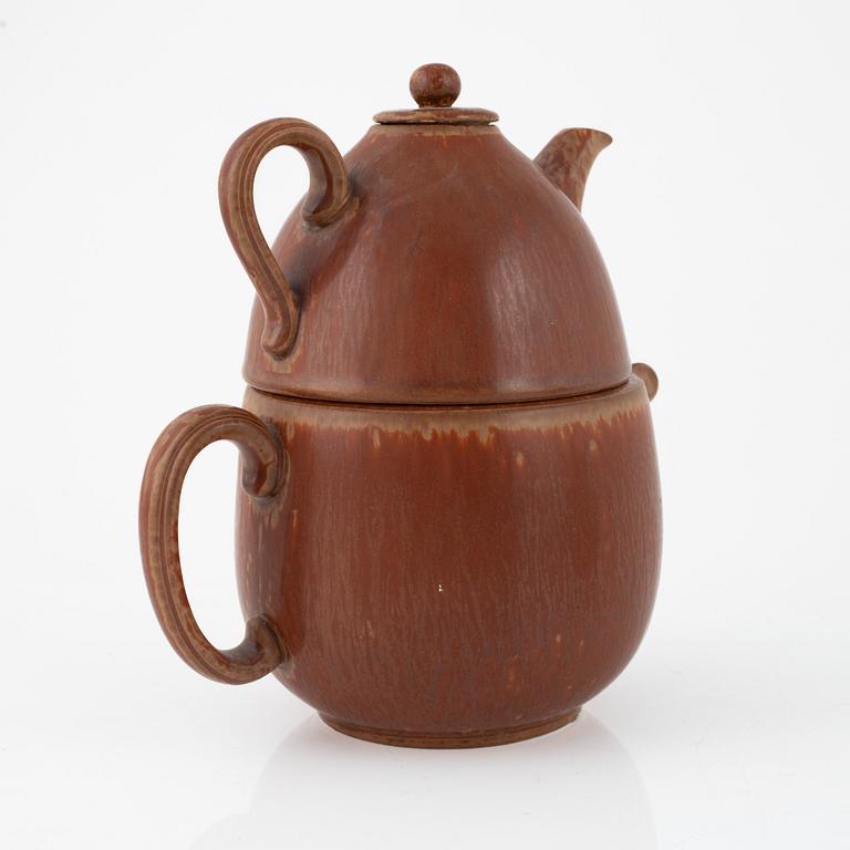 Gunnar Nylund, a teapot and a bowl with cover, Rörstrand.