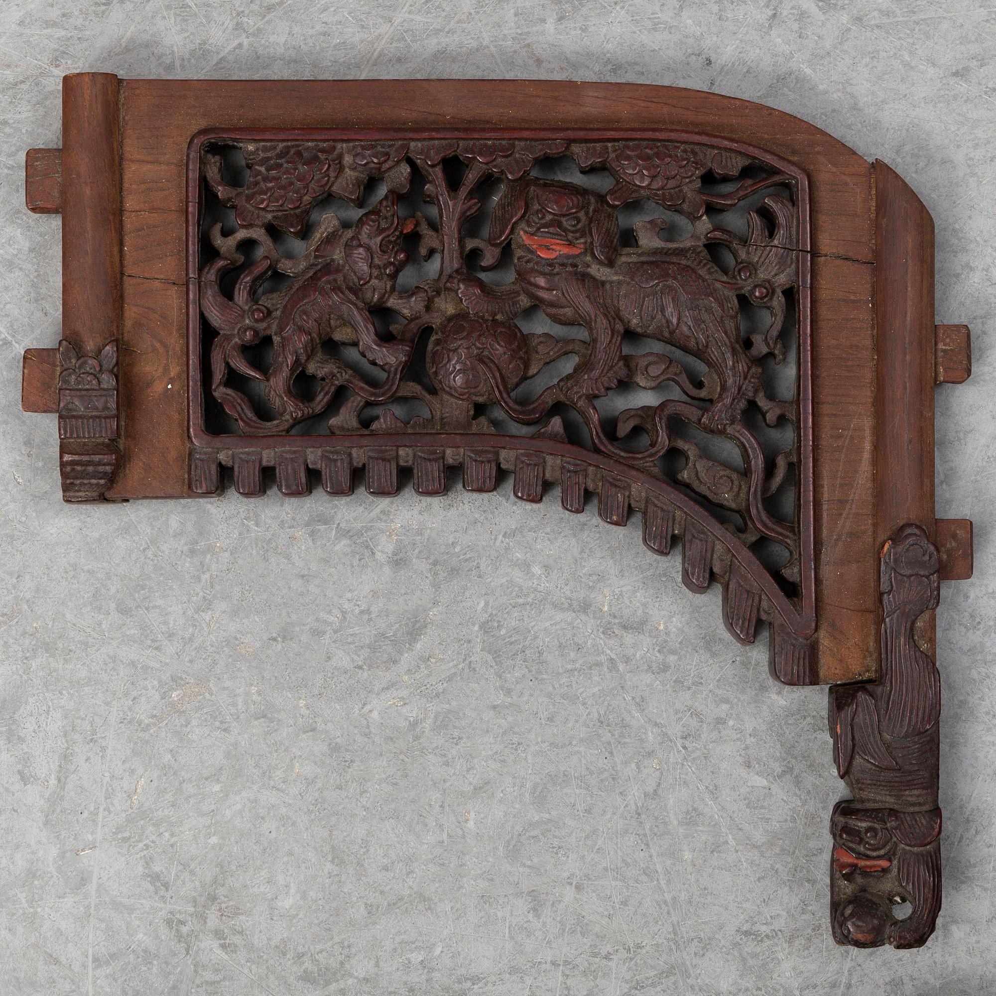 DEKORFÖREMÅL, 7 delar, trä. Kina, 1900-tal.