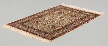 A RUG. An old silk Hereke Souf. 156,5 x 104 cm.