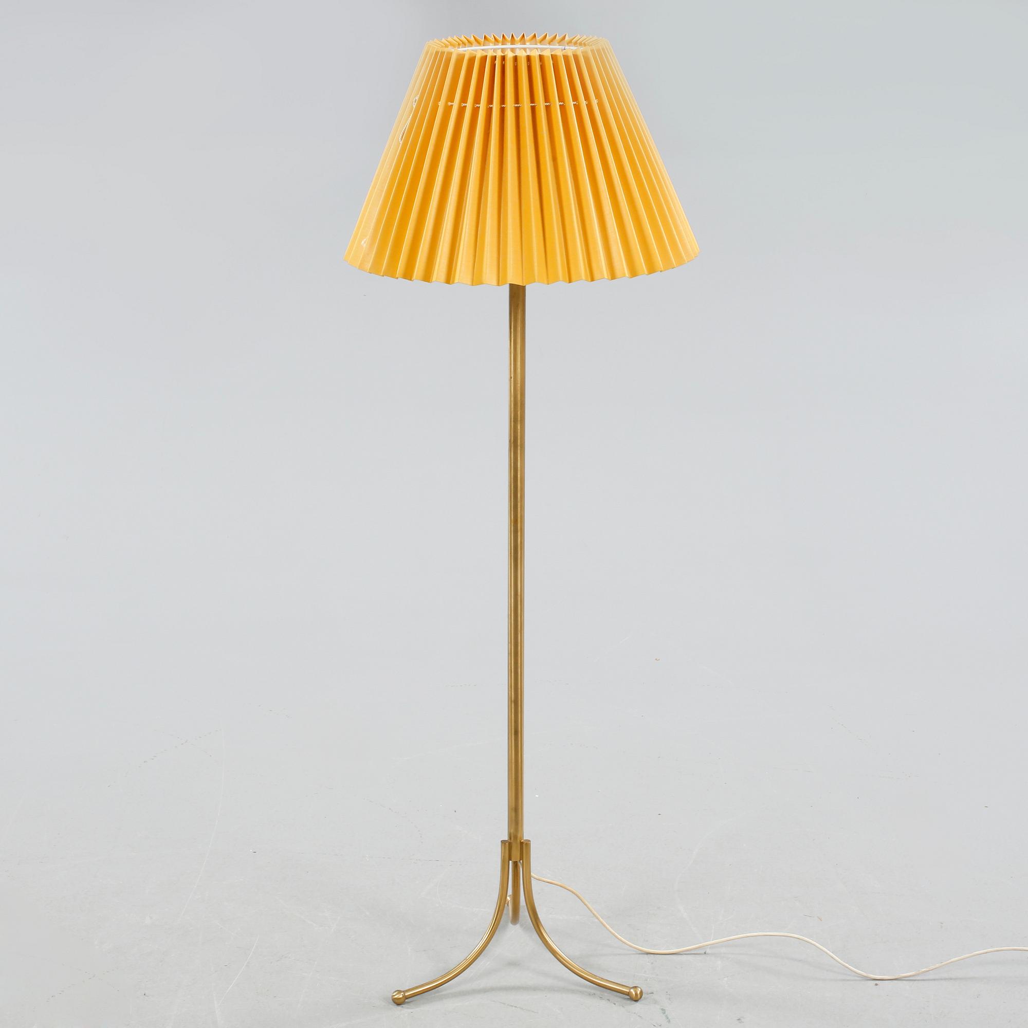 JOSEF FRANK, golvlampa, modell 2326,  Firma Svenskt Tenn, 1900-talets andra hälft.