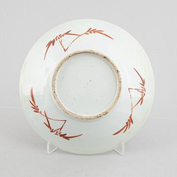 A Chinese porcelain dish, early 20th century.