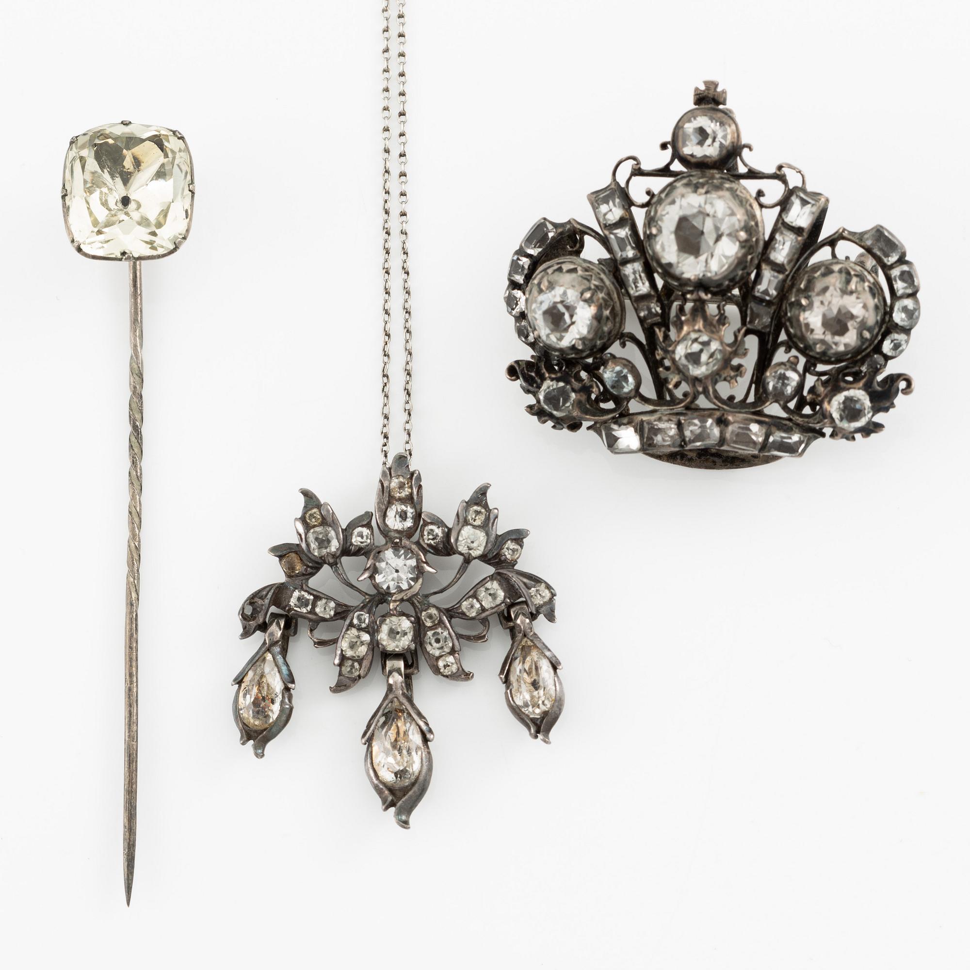 A brooch, a brooch pin, and a pendant, likely 19th century.