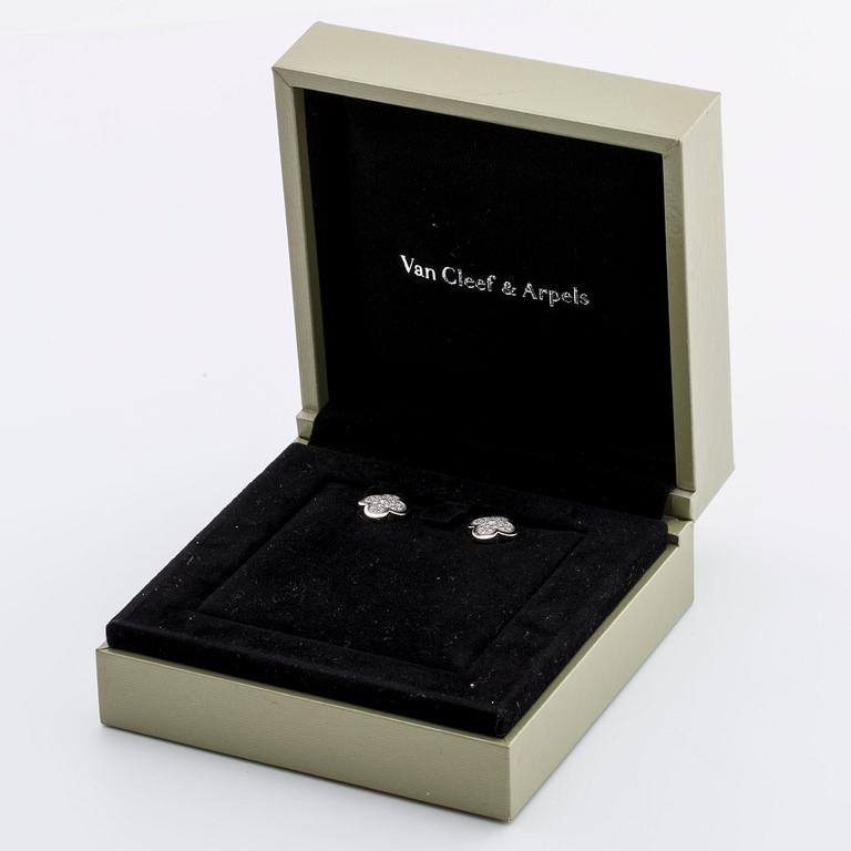 van CLEEF & ARPELS  EARRINGS 18K whitegold w brilliant-cut diamonds  0,38 ct "Alhambra" collection, original case.