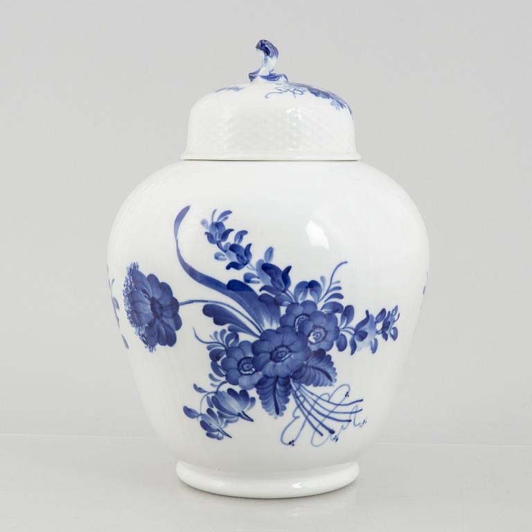 Royal Copenhagen, mat- och kaffeservis, porslin, 108 delar, "Blå blomst", Danmark.