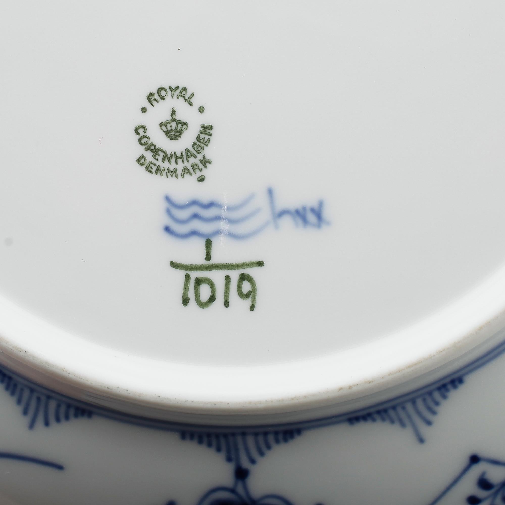 SKÅLFAT SAMT SKÅLAR, 2 st, porslin, "Musselmalet", Royal Copenhagen.