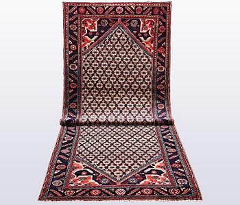A runner, Koliaj, ca 302 x 99 cm.