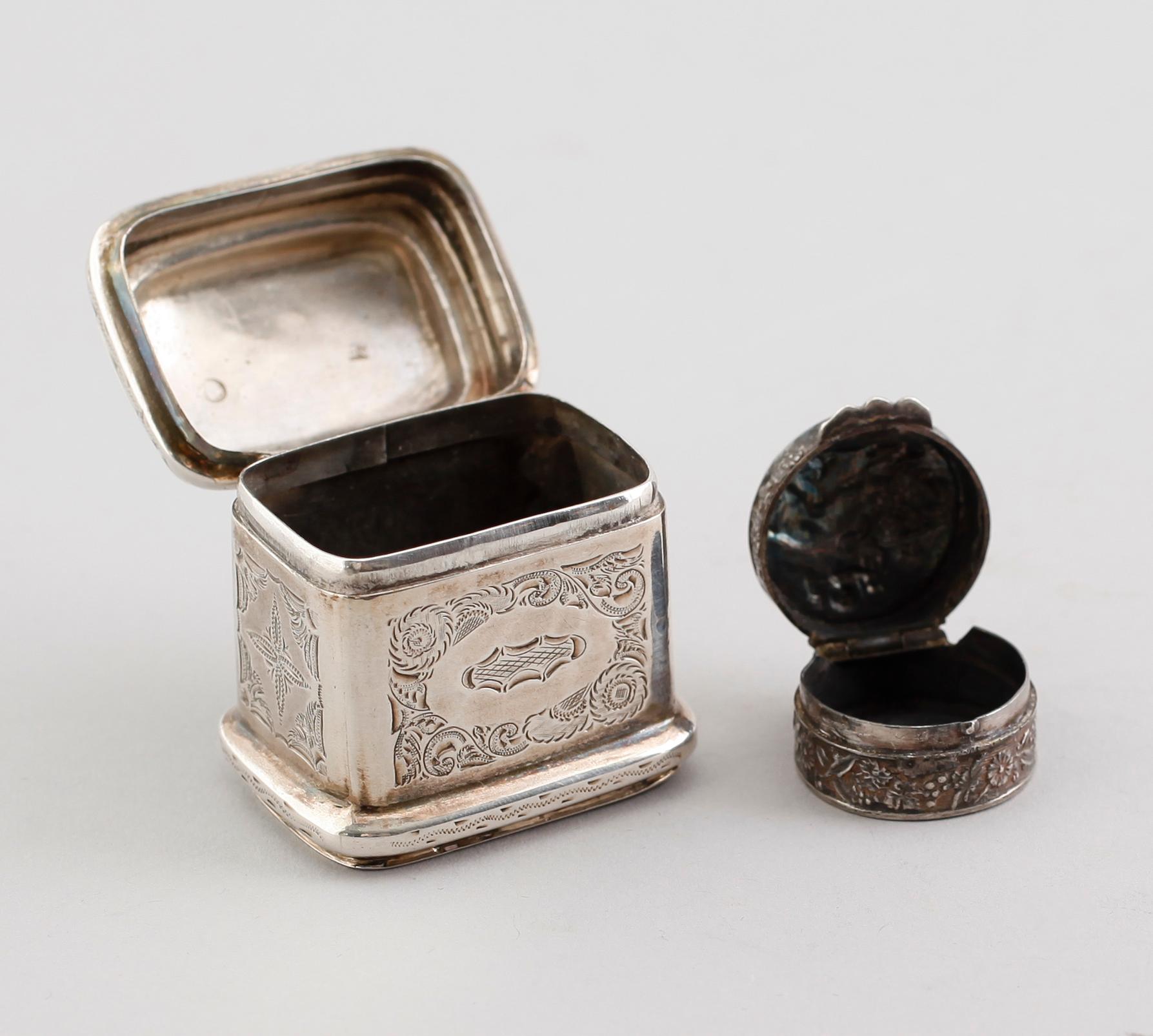 DOSOR, 2 st, silver, Italien och Nederländerna, 1800-/1900-tal. Vikt ca 43 gram.