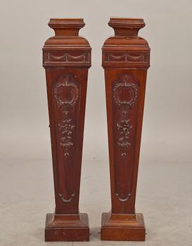 PIEDESTALER, ett par, ecklektisk stil, 1900-talets början.