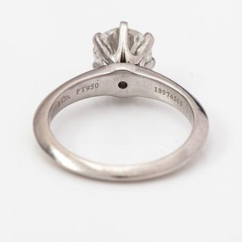 Tiffany & Co, Ring, platina och diamant ca 1.08 ct. Märkt Tiffany & Co, 18974568.